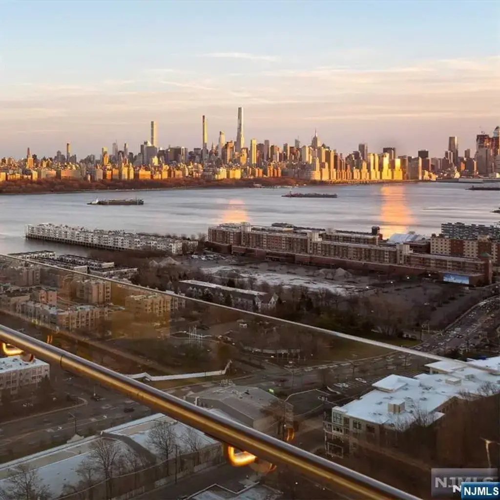 320 Adolphus Avenue 803, Cliffside Park