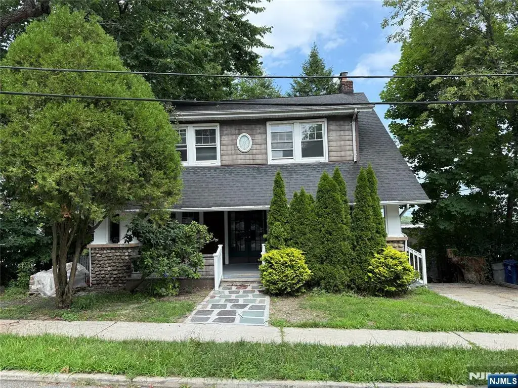 110 Romaine Place, Leonia