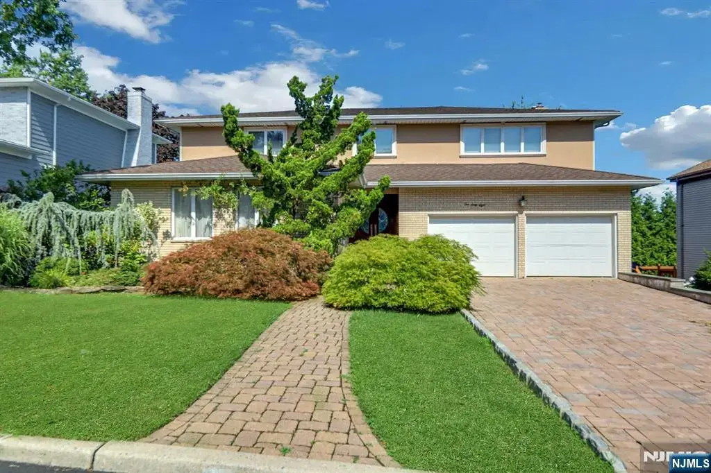 268 Center, Englewood Cliffs