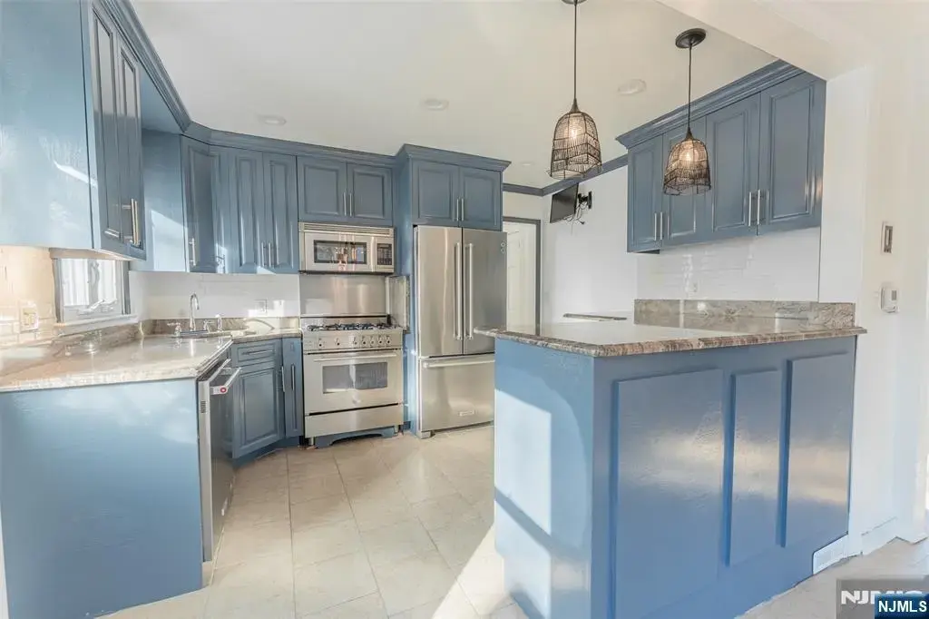 516 North, Teaneck