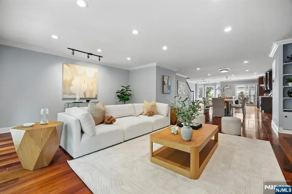 352 Gorge, Cliffside Park
