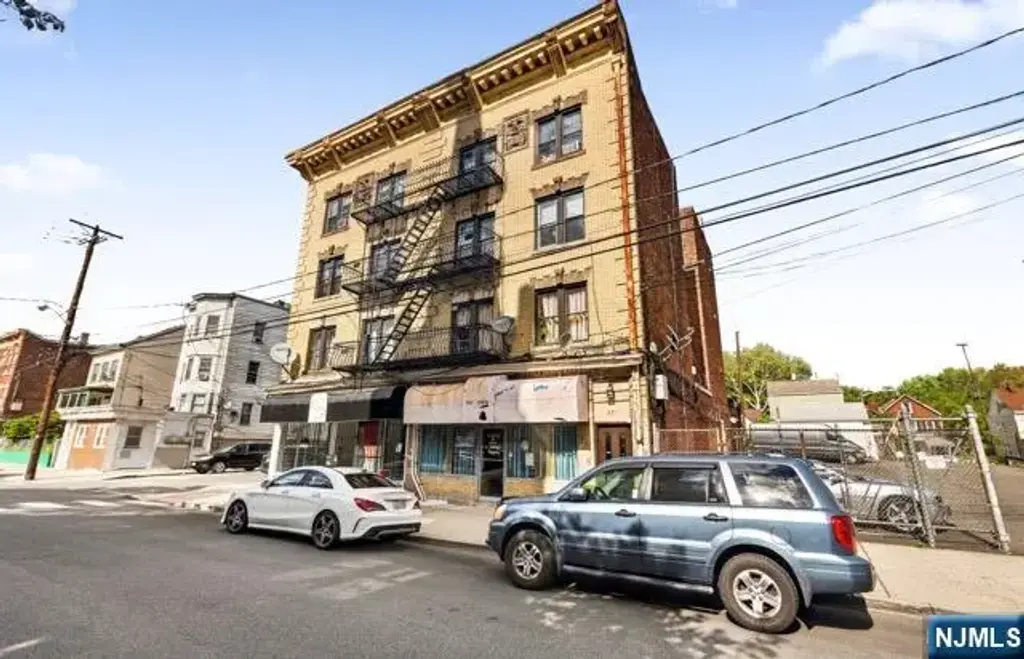 220 3rd 17, Passaic