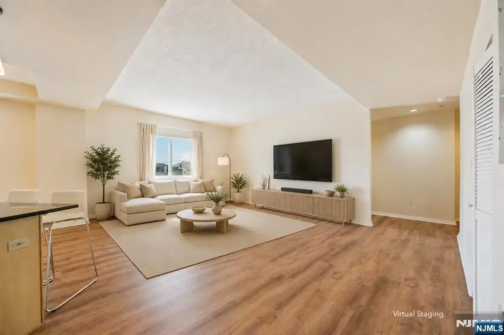 399 11th Street 301, Palisades Park