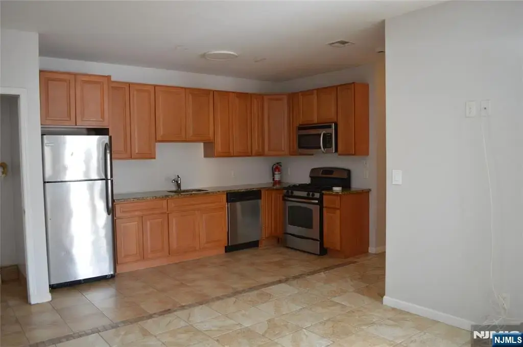 16-18 N Front 5, Bergenfield