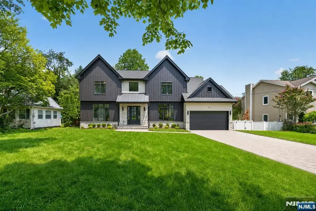 27 Crestwood Drive, Glen Rock