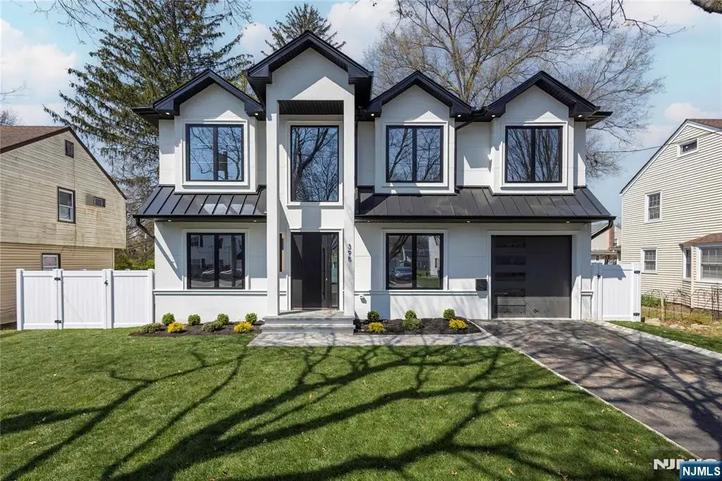 395 Hickory Avenue, Paramus