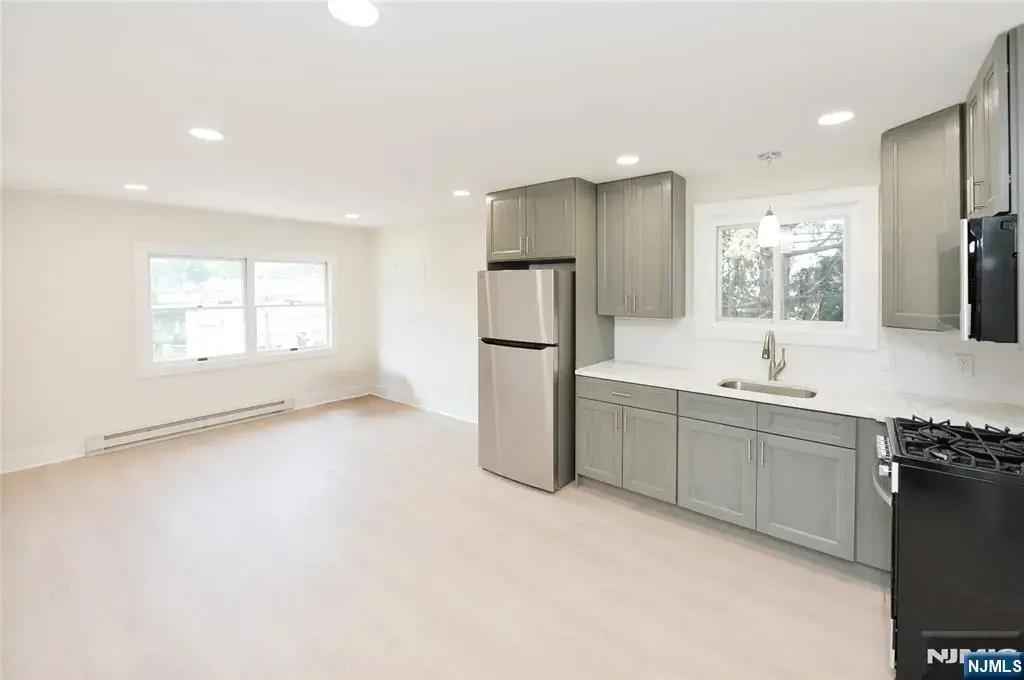 255 Rea 6, Hawthorne