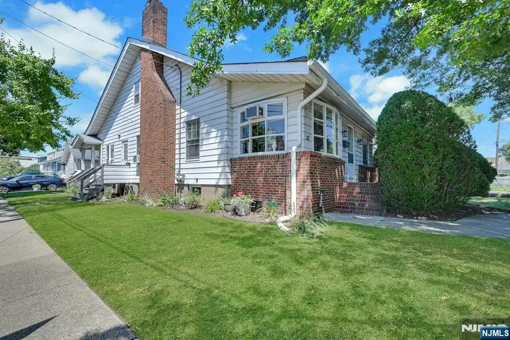 111 Van Winkle Avenue, Hawthorne