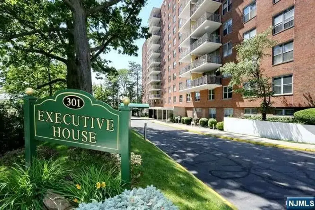 301 Beech 12a, Hackensack