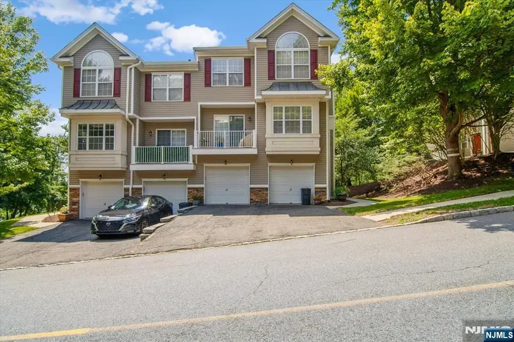 34 Ridge Drive, Pompton Lakes