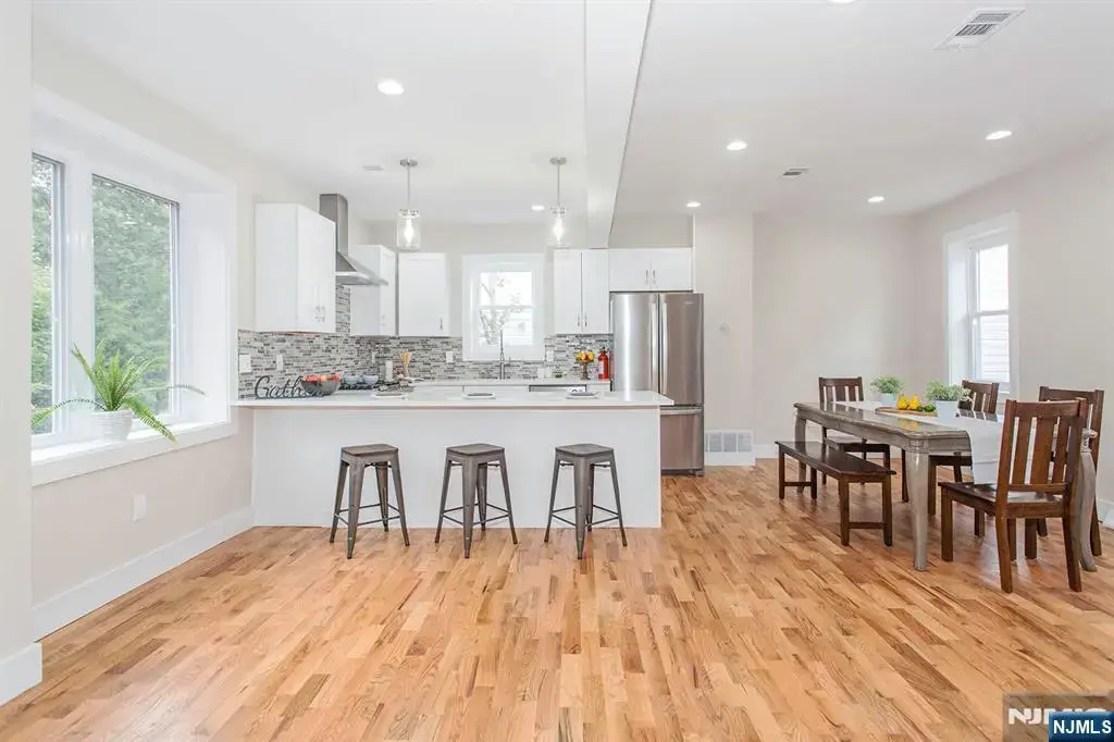 2389 3rd, Fort Lee