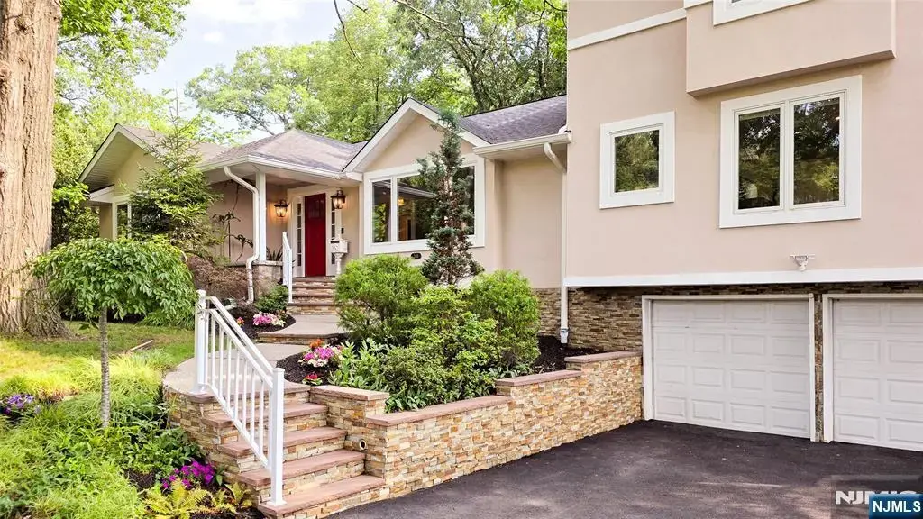 240 E Clinton Avenue, Tenafly