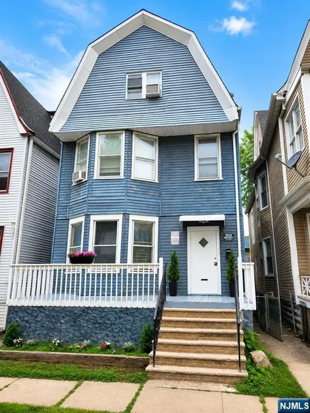 327 Amherst Street, East Orange