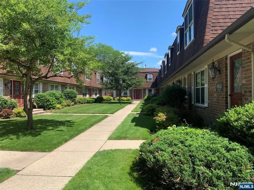 340 Sutton 340, Norwood