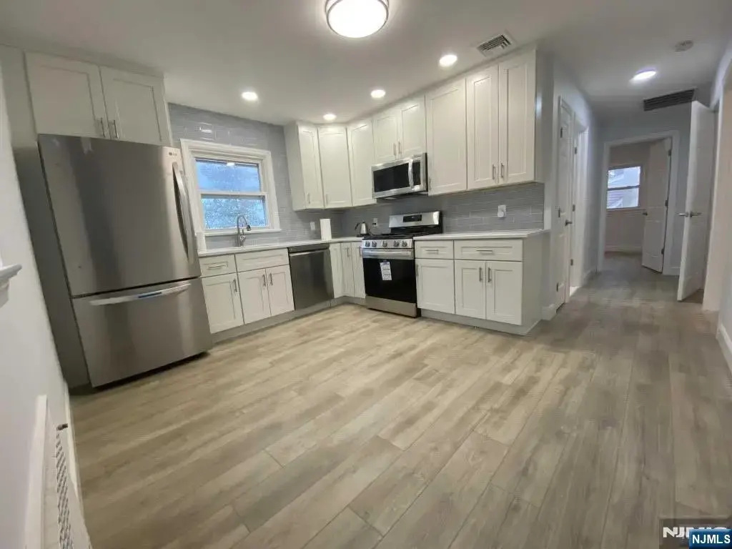 637 6th 2, Carlstadt
