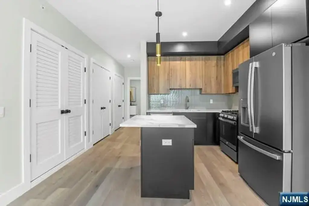 2021 Jones 205, Fort Lee