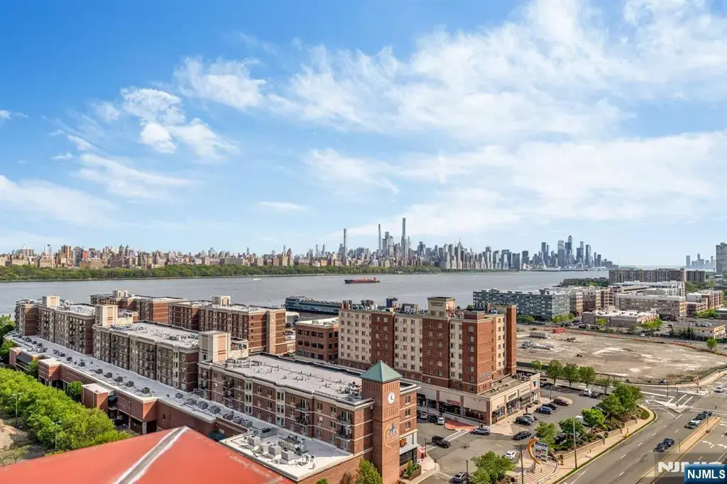 916 Hudson Park, Edgewater