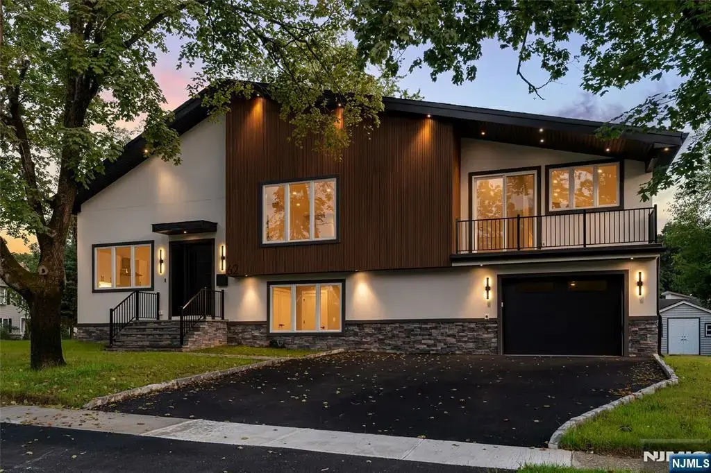 62 Asmus Road, Closter