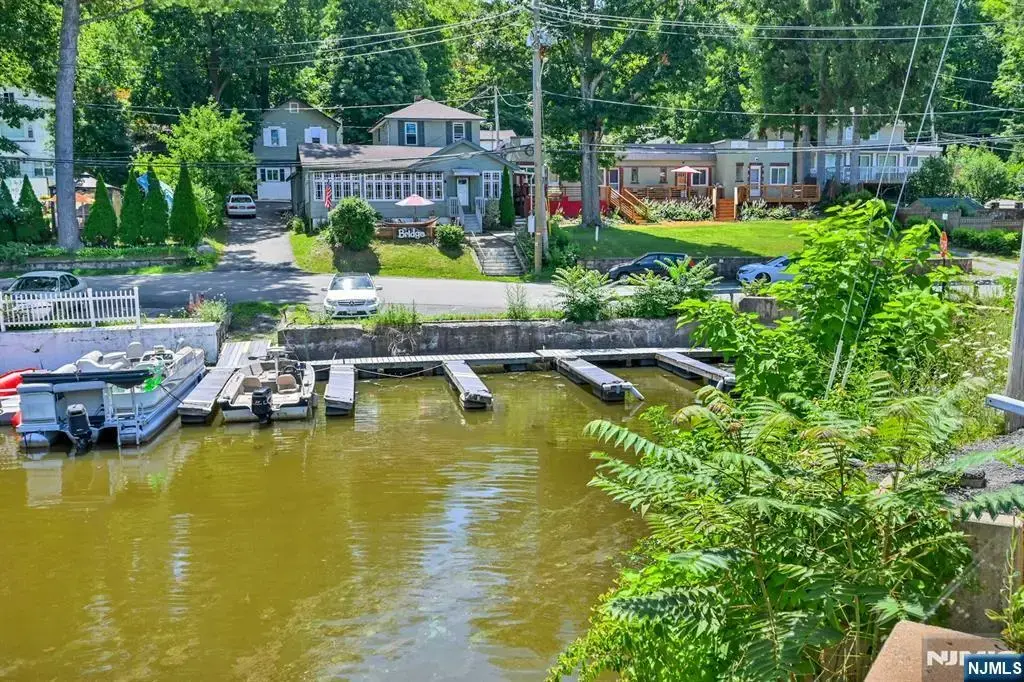 52 Sterling Road, Greenwood Lake