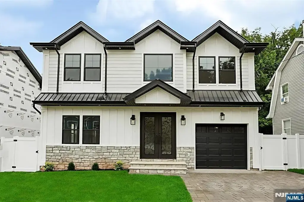 49 N Glenwood Drive, Bergenfield