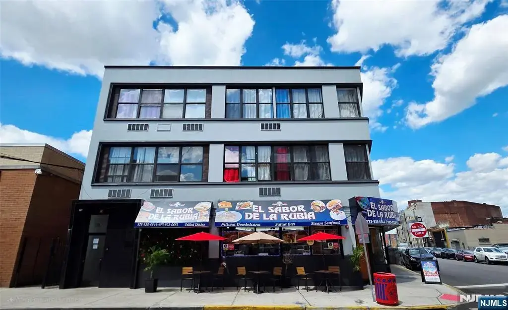 30 Howe 206, Passaic