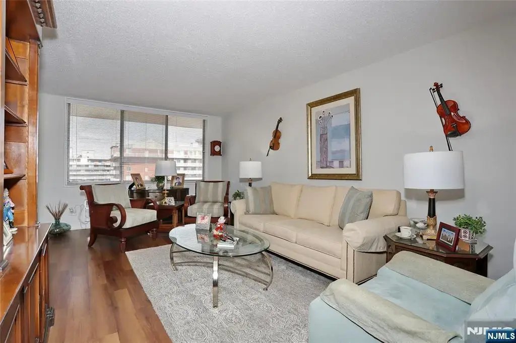 160 Overlook Avenue 19d, Hackensack