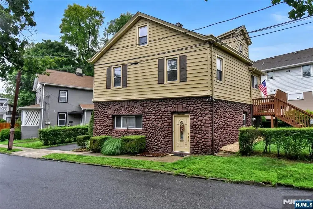 7 Lafayette Place, Waldwick