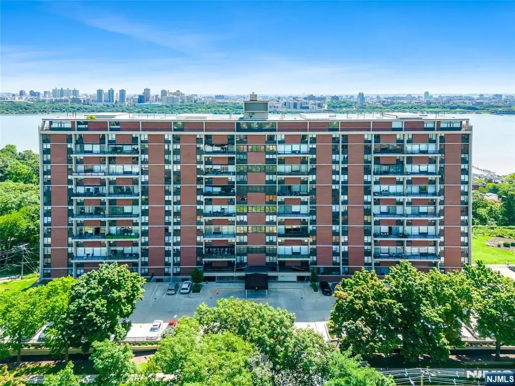 4 Horizon Road 631, Fort Lee