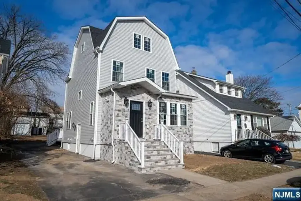 313 Livingston, Lyndhurst