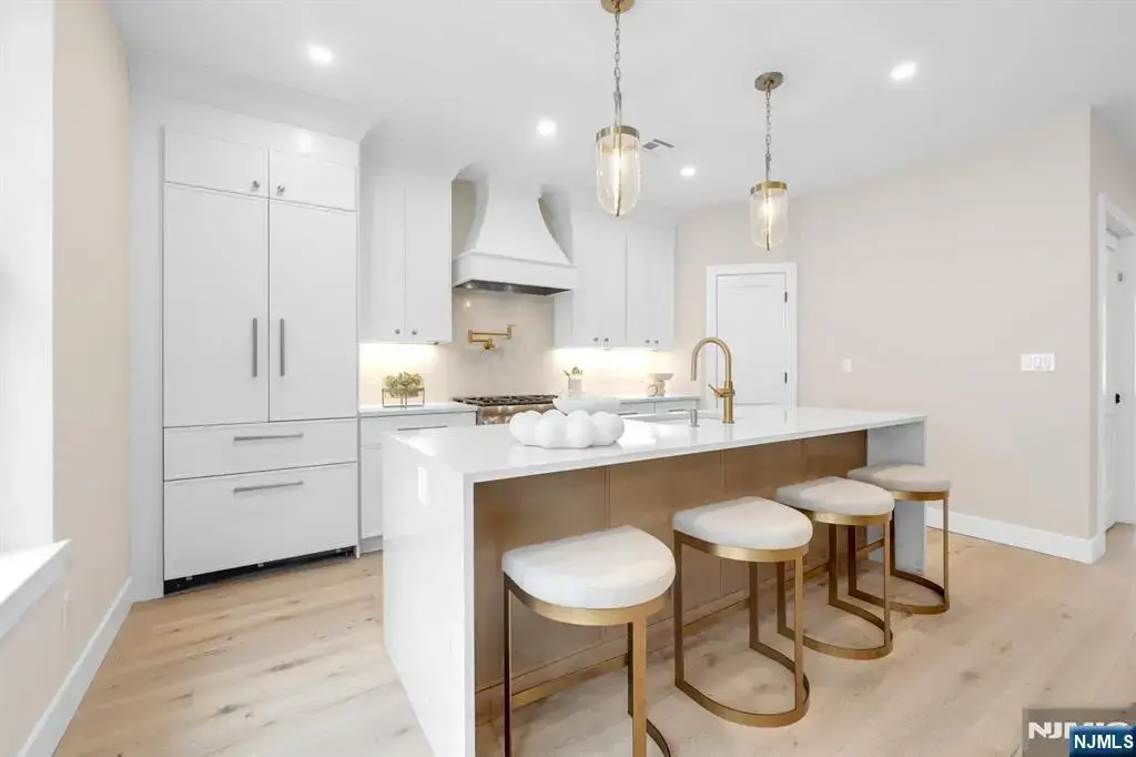 188 Broadway 8, Woodcliff Lake