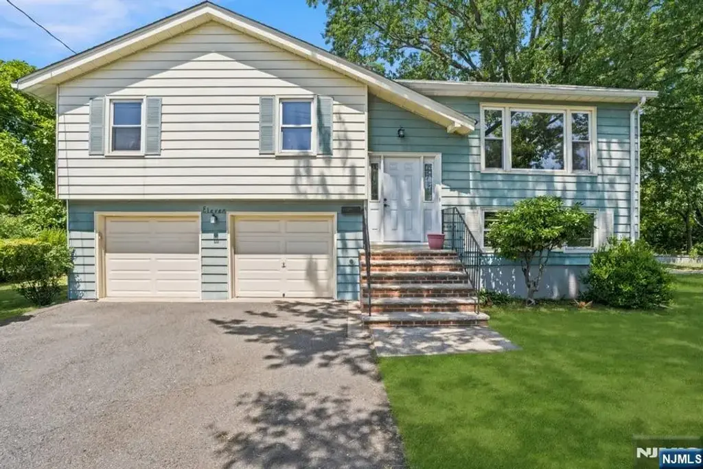 11 Ray Avenue, Leonia