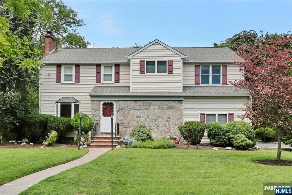 434 Hasbrouck Boulevard, Oradell