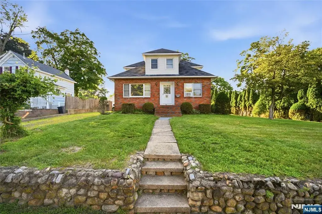 309 Erie Avenue, Midland Park