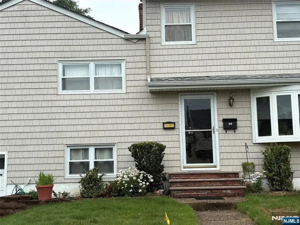 30 Harding Avenue, Dumont