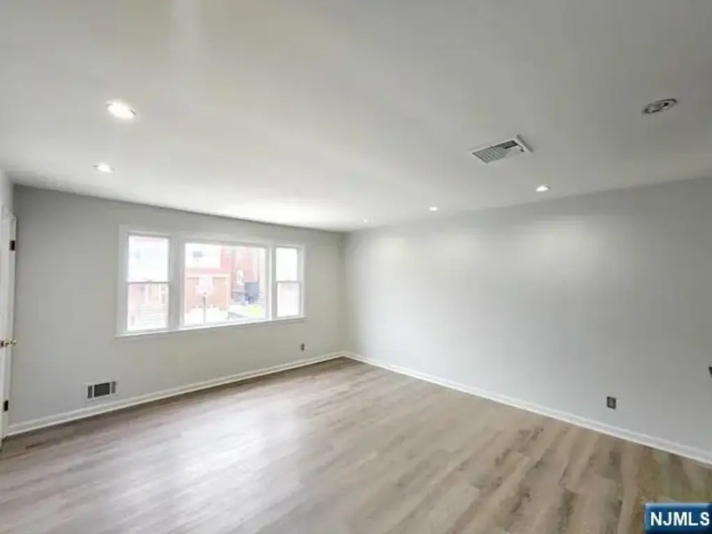 815 Fairview 2nd Fl, Fort Lee