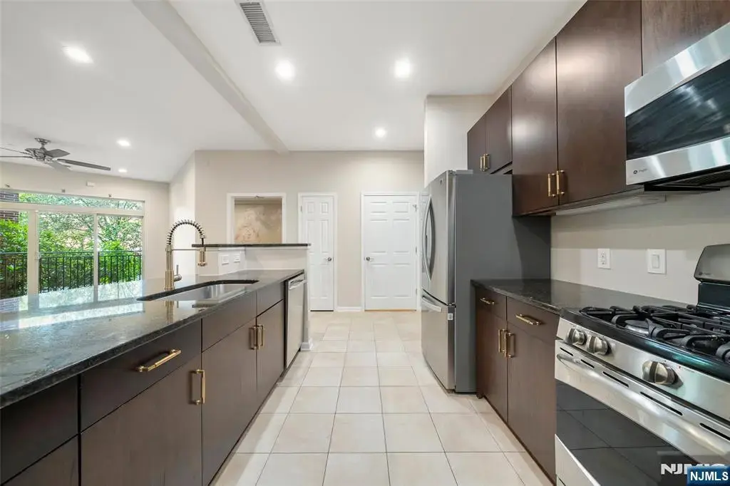 1123 Riverview Avenue 123, Englewood