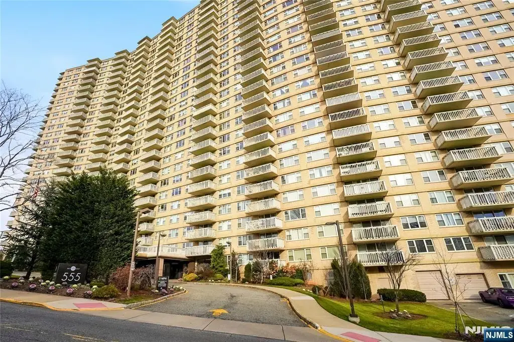 555 North Avenue 17p, Fort Lee