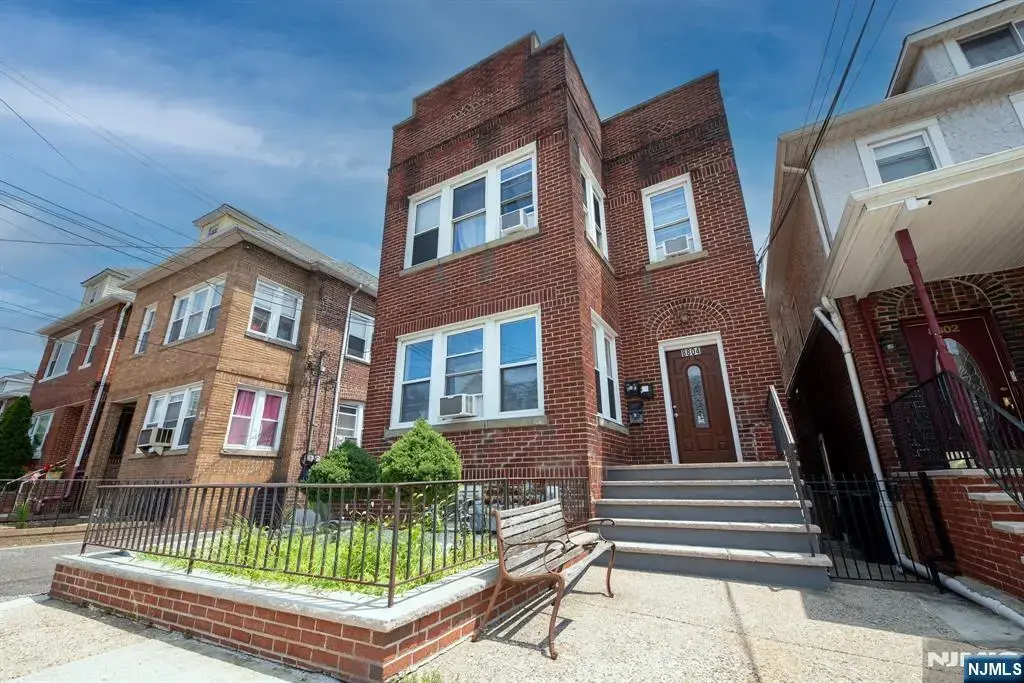 8804 3rd Avenue, North Bergen
