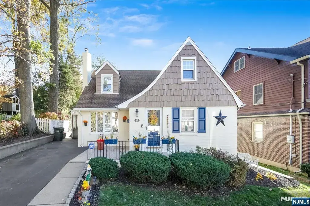 81 W Gouverneur Avenue, Rutherford
