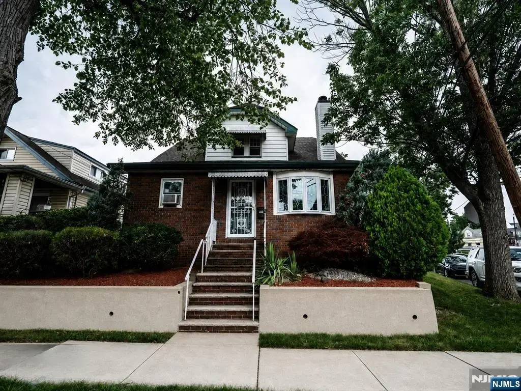 220 Clinton Avenue, Clifton