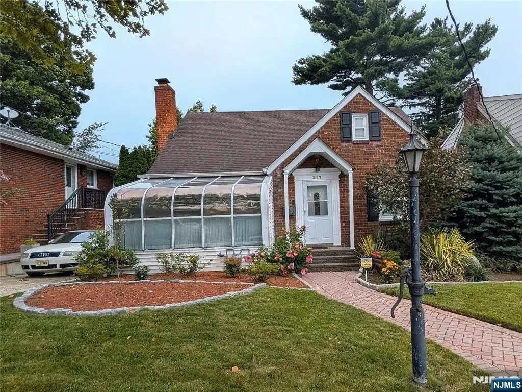 217 Riverdale Drive, Fort Lee