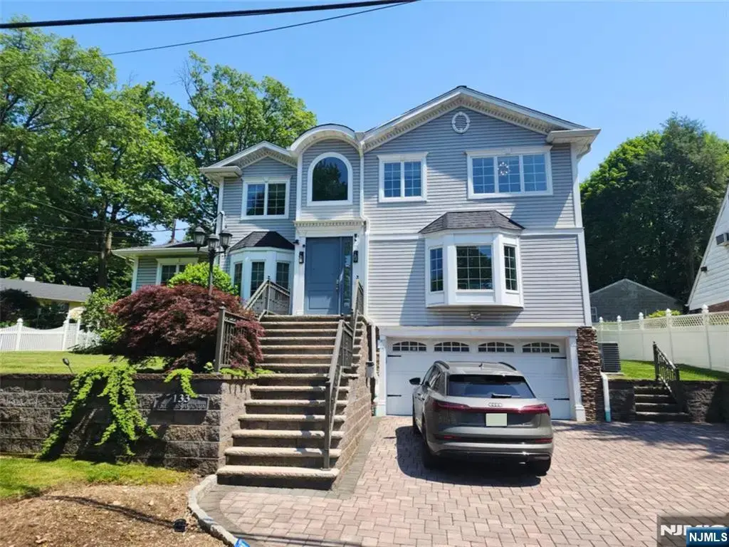 133 Reldyes Avenue, Leonia