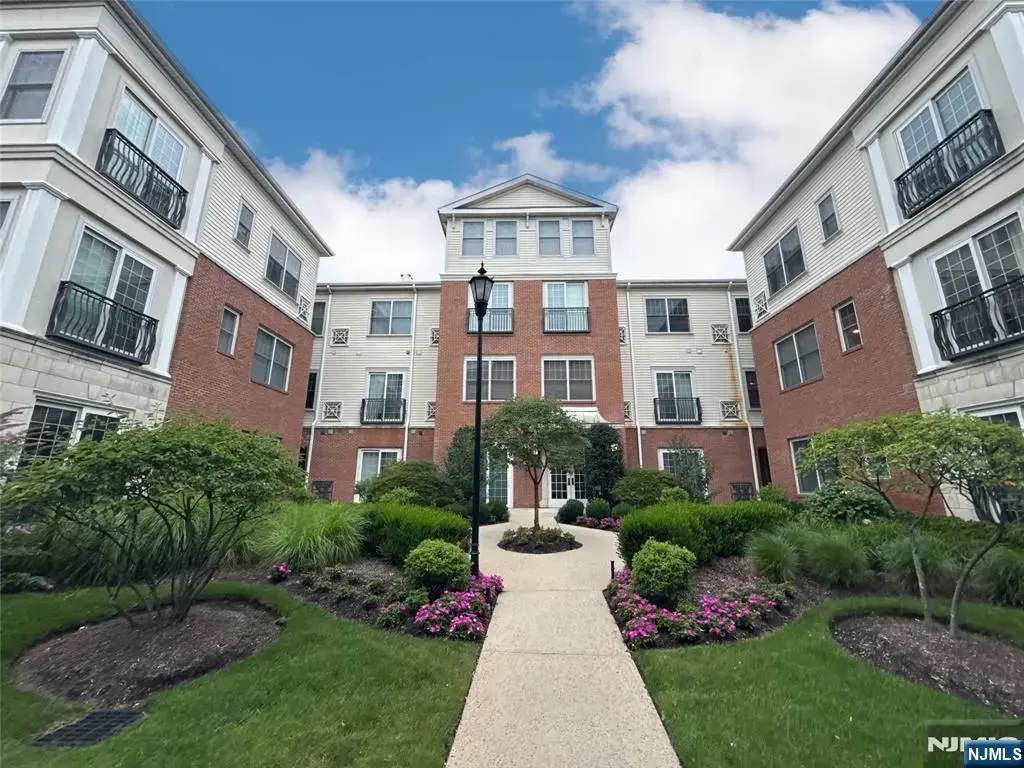 1210 The, Tenafly