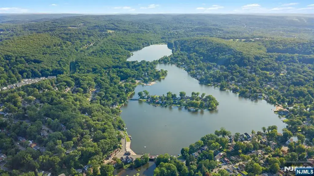 19 Cliffside Trail, Denville Township