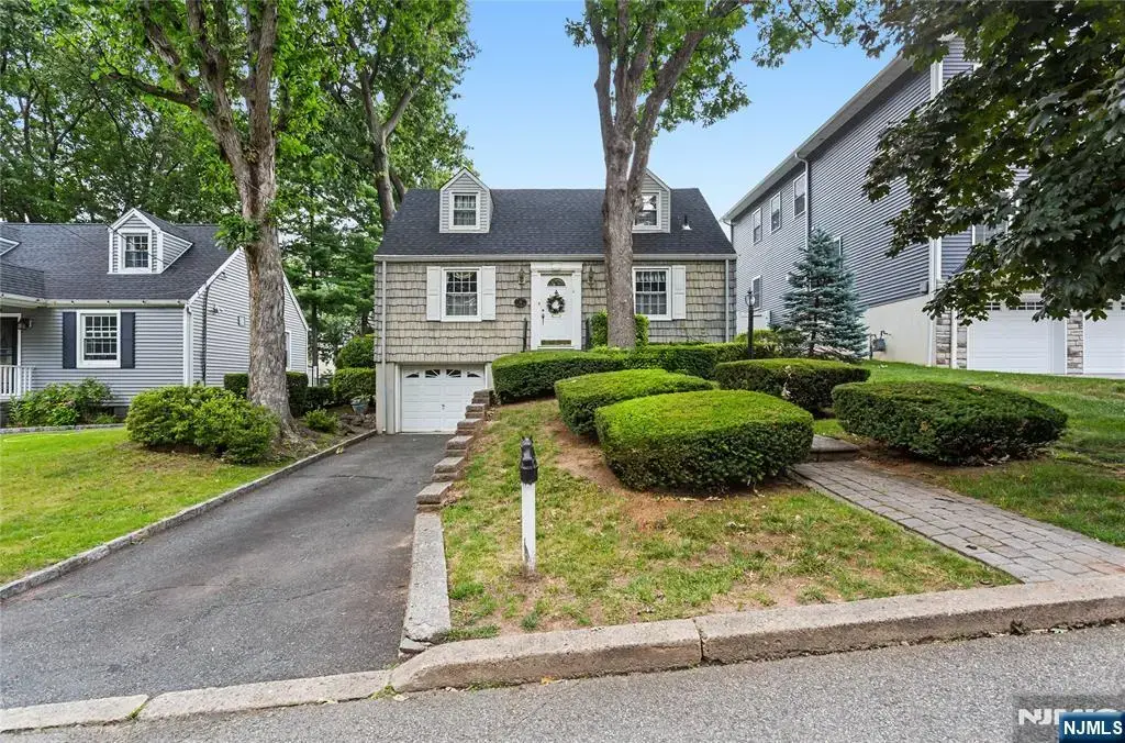 45 Cleveland Avenue, Hasbrouck Heights