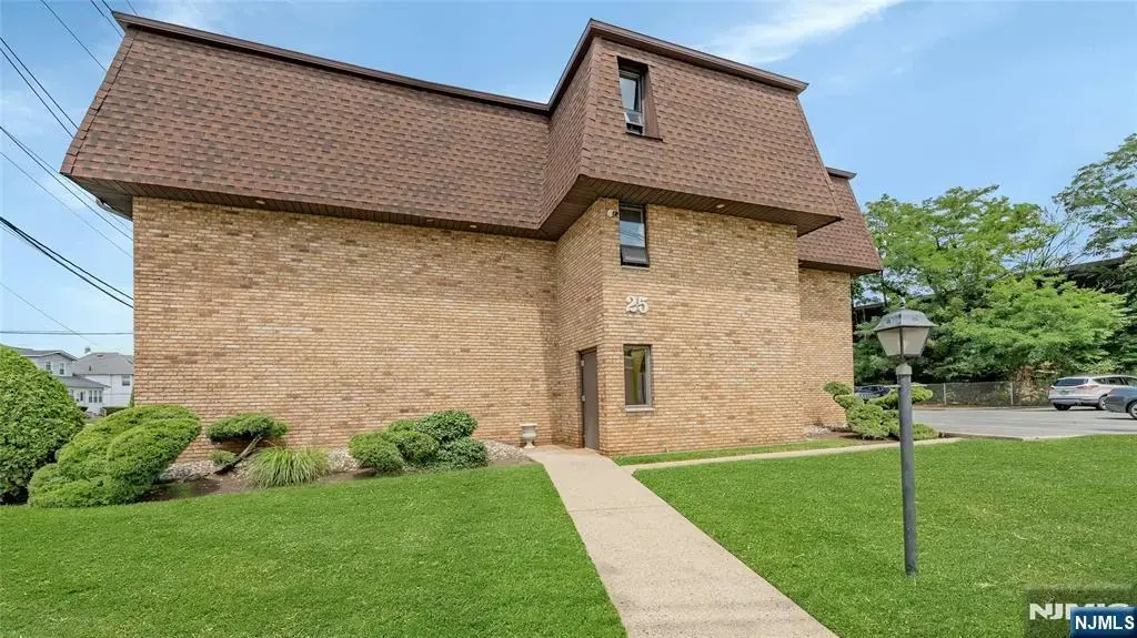25 Market C7, Saddle Brook