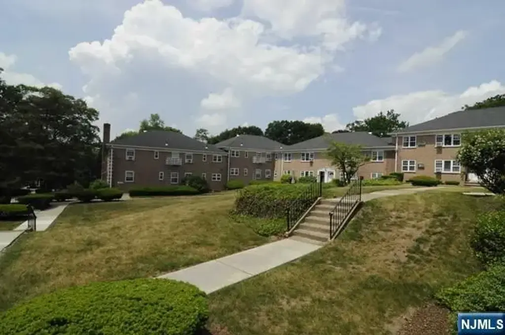 5 Heights M-1, Ridgewood
