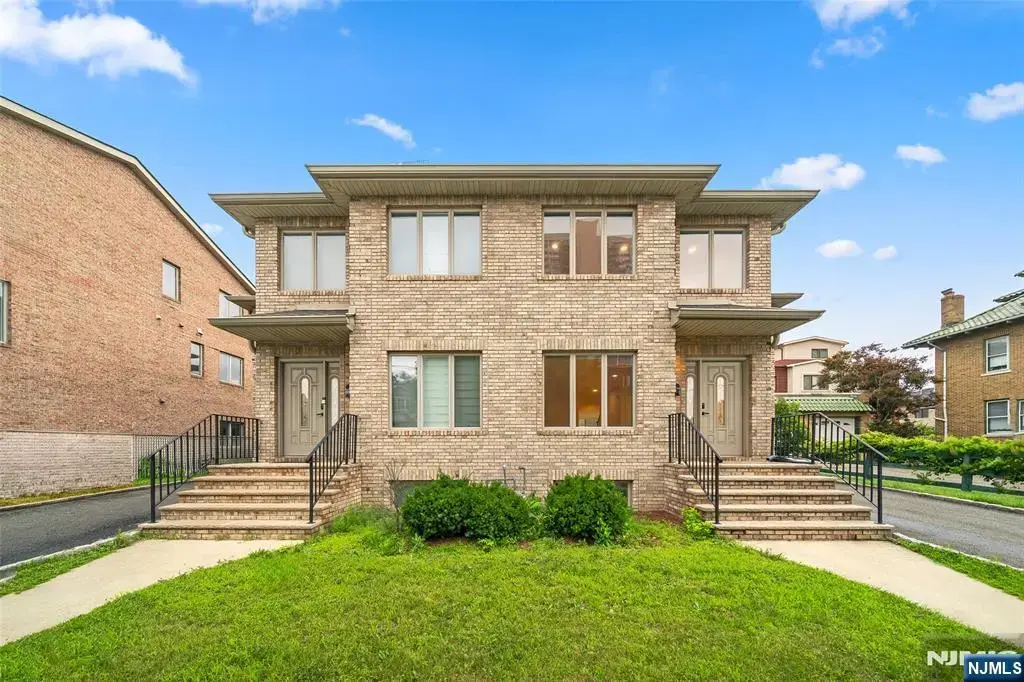 157 English Street, Fort Lee