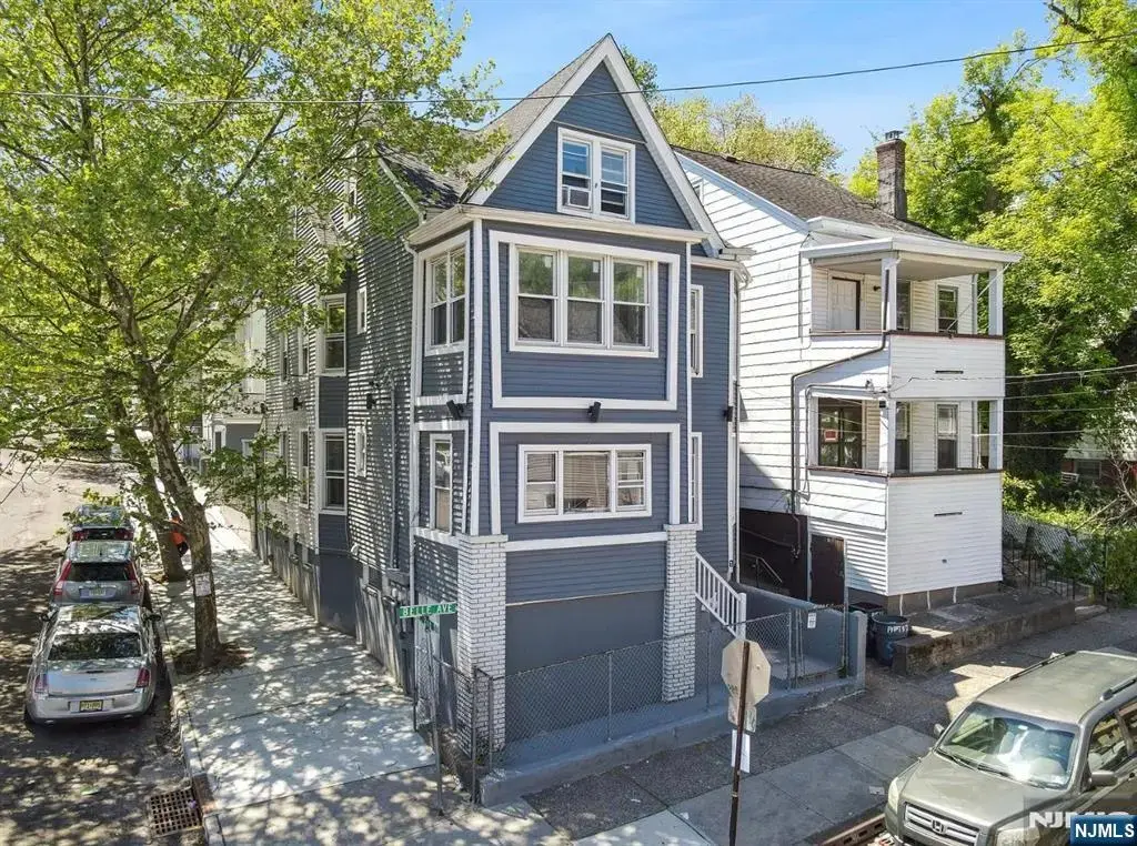 7 Belle 1, Paterson