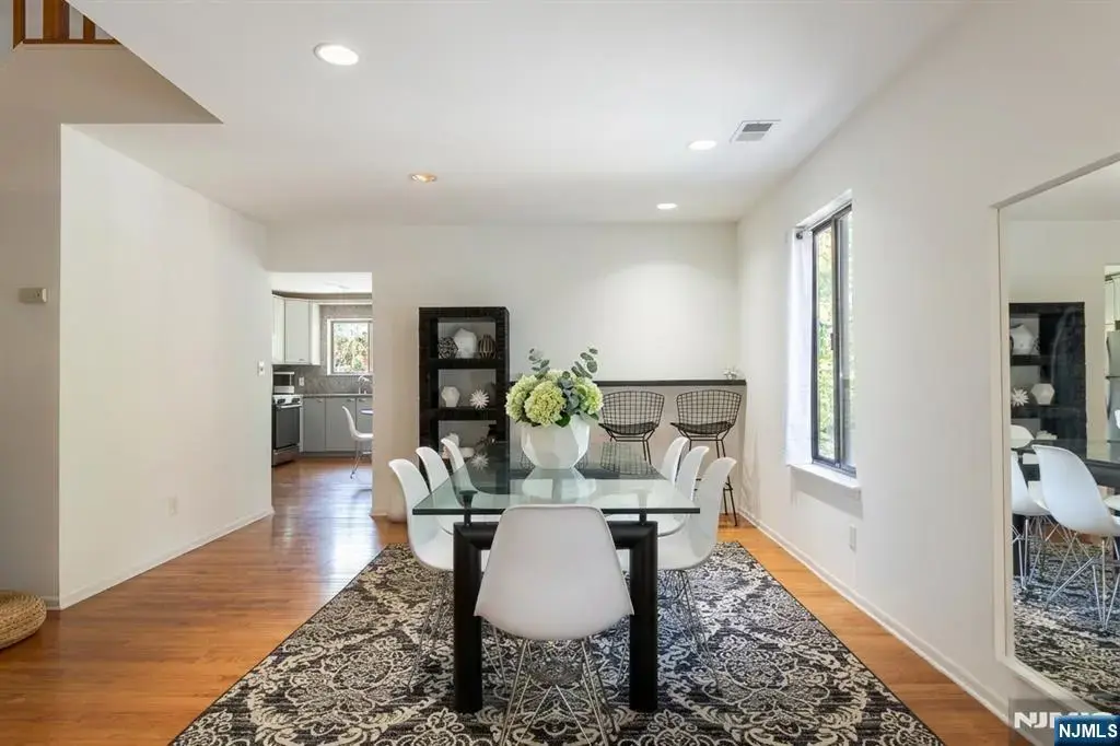 362 Sandcastle Key, Secaucus